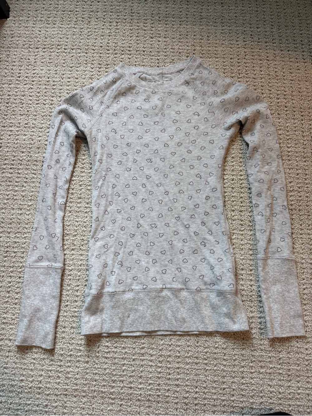 American Eagle Outfitters Light Gray Heart Print Long Sleeve Small